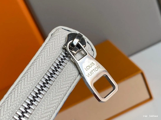 Cheap VUITTON ZIPPY LOUIS WALLET 0714